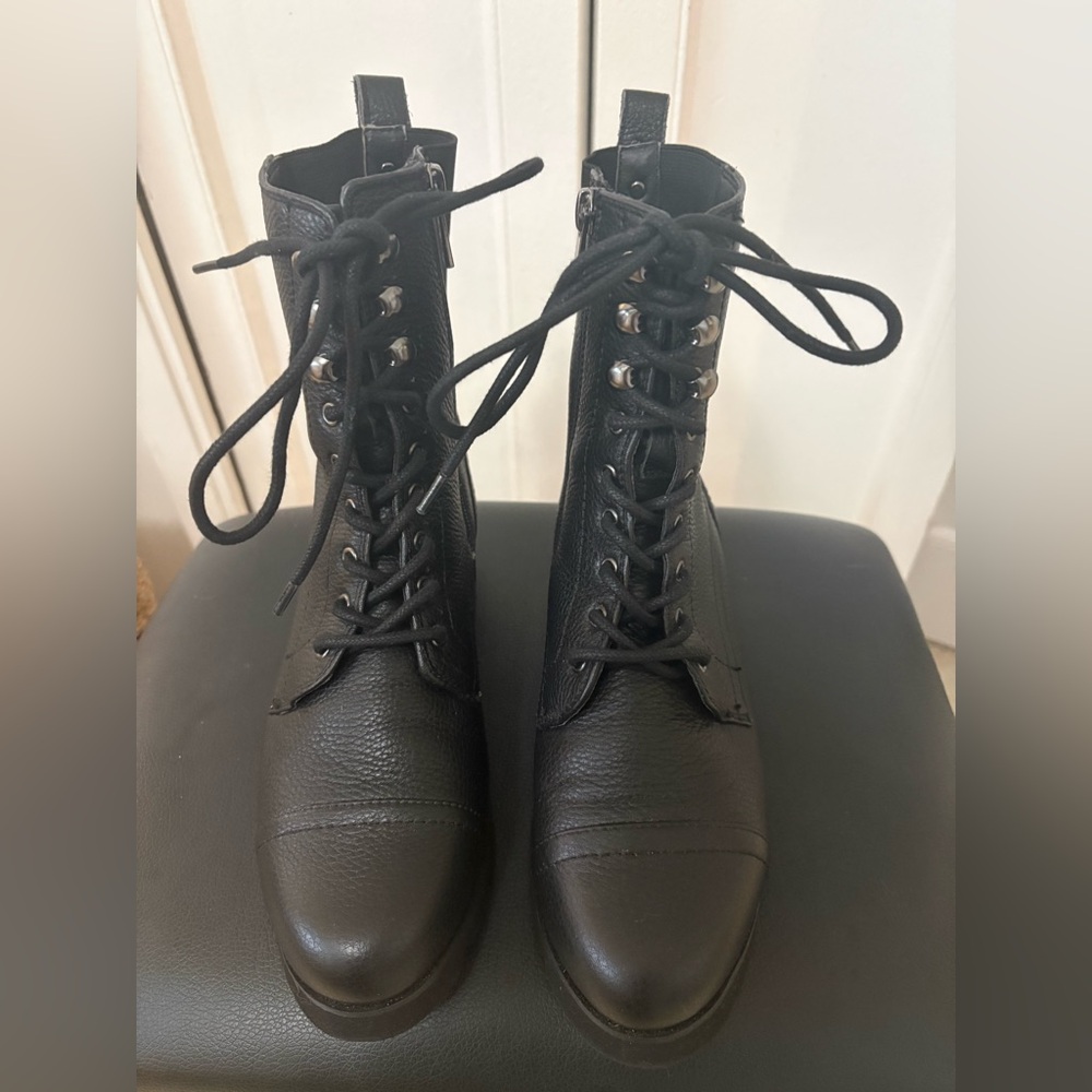 Donald Pliner Black Leather Lace-Up  combat Boots size 6